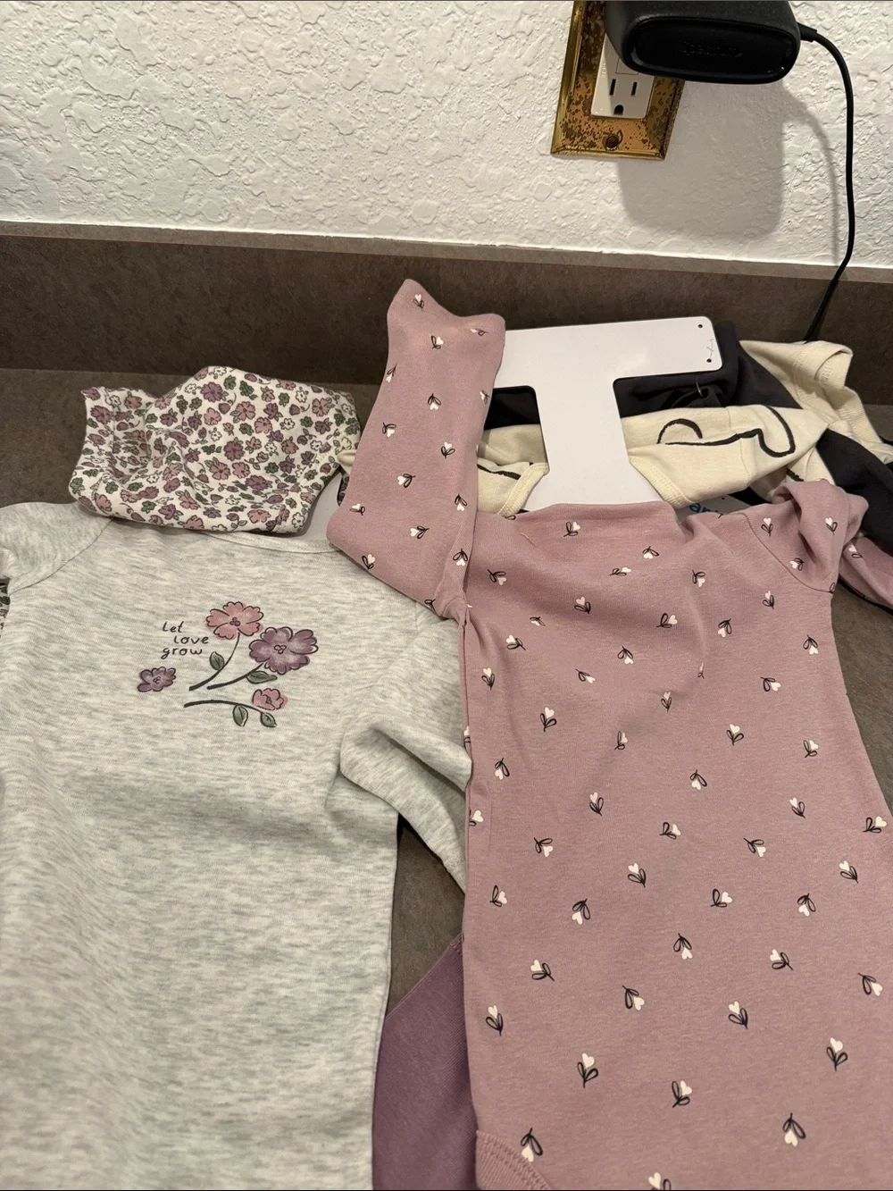 Carters 3 pc sets includes both sets. Size 18 mos